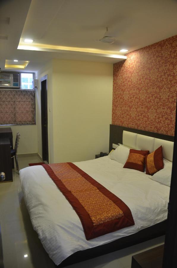 Hotel Krishna Galaxy Kanpur Bagian luar foto